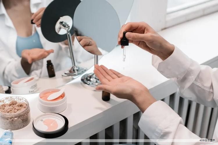 近几年,岩板餐桌因为高质感与性价比而备受关注。结合长期的使用体验,我不太建议直接购买。以下是个人总结的主要原因: 近几年,岩板餐桌因为高质感与性价比而备受关注。结合长期的使用体验,我不太建议直接购买。以下是个人总结的主要原因: