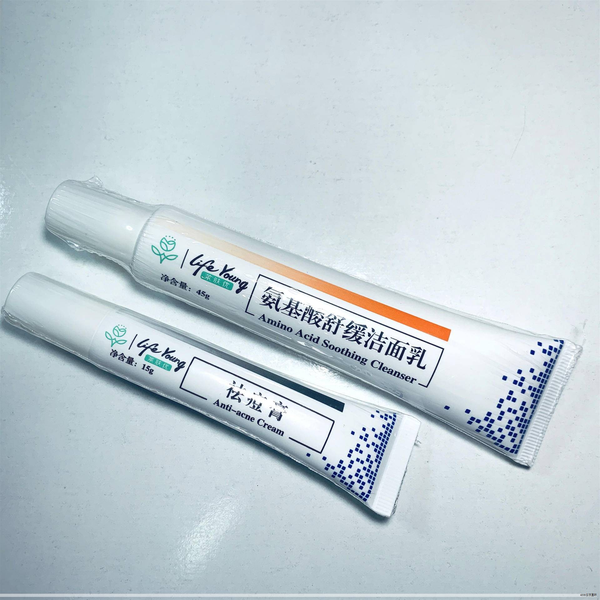 花岗岩是常见的装饰用石,随着生活水平的提升,大家对居住环境的要求越来越高。将花岗岩用于装修,能够提升空间的档次感和大气感,因而在室内外装饰中应用广泛。下面对花岗岩的优缺点、与大理石的区别,以及选购要点进行简要梳理。 花岗岩是常见的装饰用石,随着生活水平的提升,大家对居住环境的要求越来越高。将花岗岩用于装修,能够提升空间的档次感和大气感,因而在室内外装饰中应用广泛。下面对花岗岩的优缺点、与大理石的区别,以及选购要点进行简要梳理。