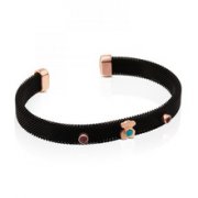 所述驱动机构连接在所述固定座上