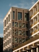 <b>呈现出现代风格与奢华质感相得益彰的内部空间</b>