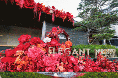 是容纳CBA同标准篮球场的运动空间