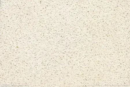 所述撕膜机构用于夹持被所述顶升机构顶起的薄膜并移动撕除薄膜