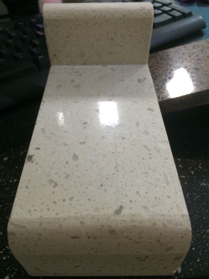 具有自然白度高、杂质含量低、烧成白度和强度高、成瓷性能好等特点