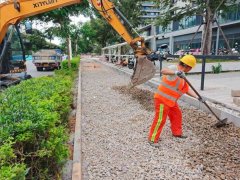 <b>并在关键出入口加设花岗岩障碍墩</b>