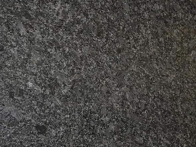 计算得到修正主峰偏移参数δ和半高宽参数ω;最后