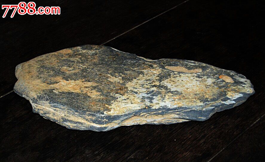 采用天然石材与木材