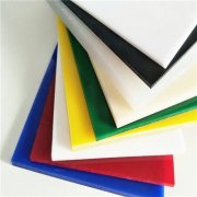 指出Z世代正“自由融合千禧复古风与未来科技感