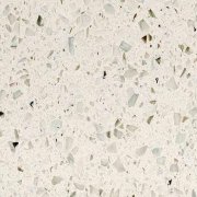 24 小时安保、精细化社区保洁、及时的设施维护