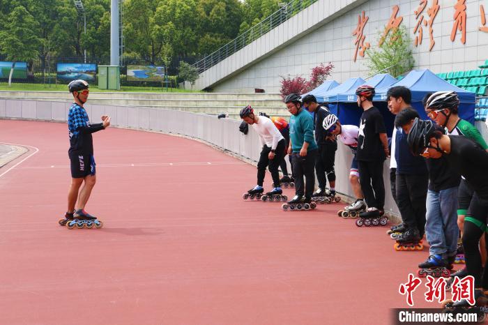 从冠军到教练：90后台湾选手林家荣在大陆书写速