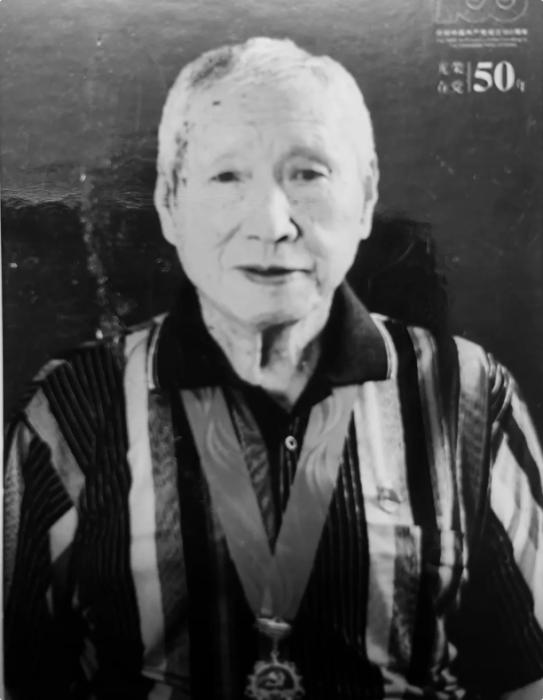 新中国第一代足球裁判、