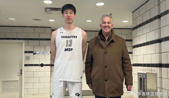 18岁中国男篮新星郇斯楠入选2026耐克篮球峰会国