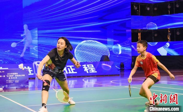 福建省第一届“王文教杯”羽毛球公开赛在南安
