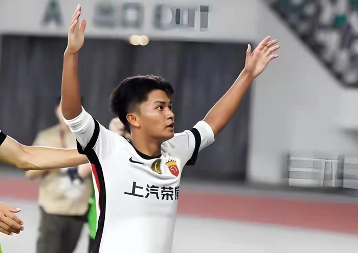 14岁中国小将李昊炎西甲赛场双响 或引巴萨梯队