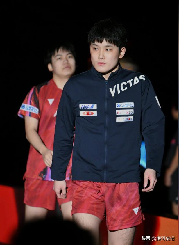 日本乒坛新老对决：张本智和与松岛辉空的“威