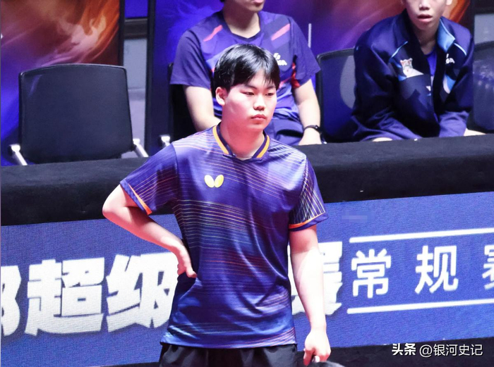 日本乒坛新老对决：张本智和与松岛辉空的“威