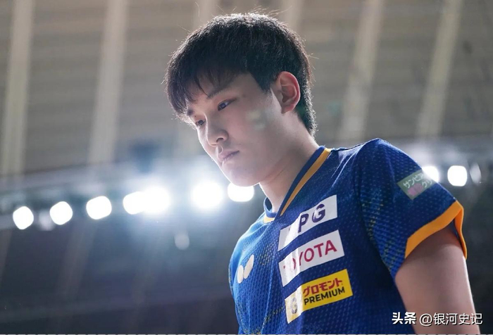 日本乒坛新老对决：张本智和与松岛辉空的“威