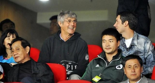 米卢辟谣事件：网络谣言与足球记忆的碰撞