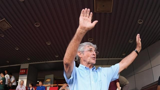 米卢辟谣事件：网络谣言与足球记忆的碰撞